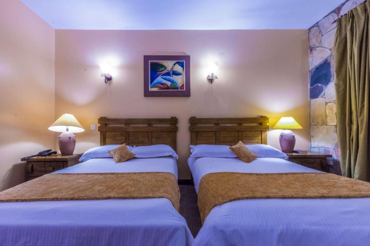 Mountains Of The Moon Hotel Fort Portal ภายนอก รูปภาพ