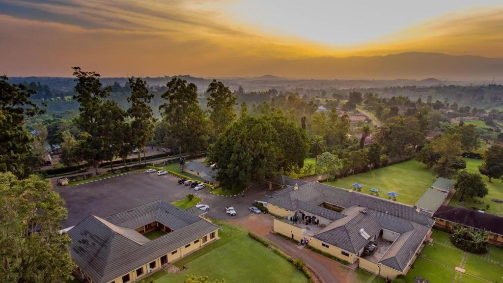 Mountains Of The Moon Hotel Fort Portal ภายนอก รูปภาพ