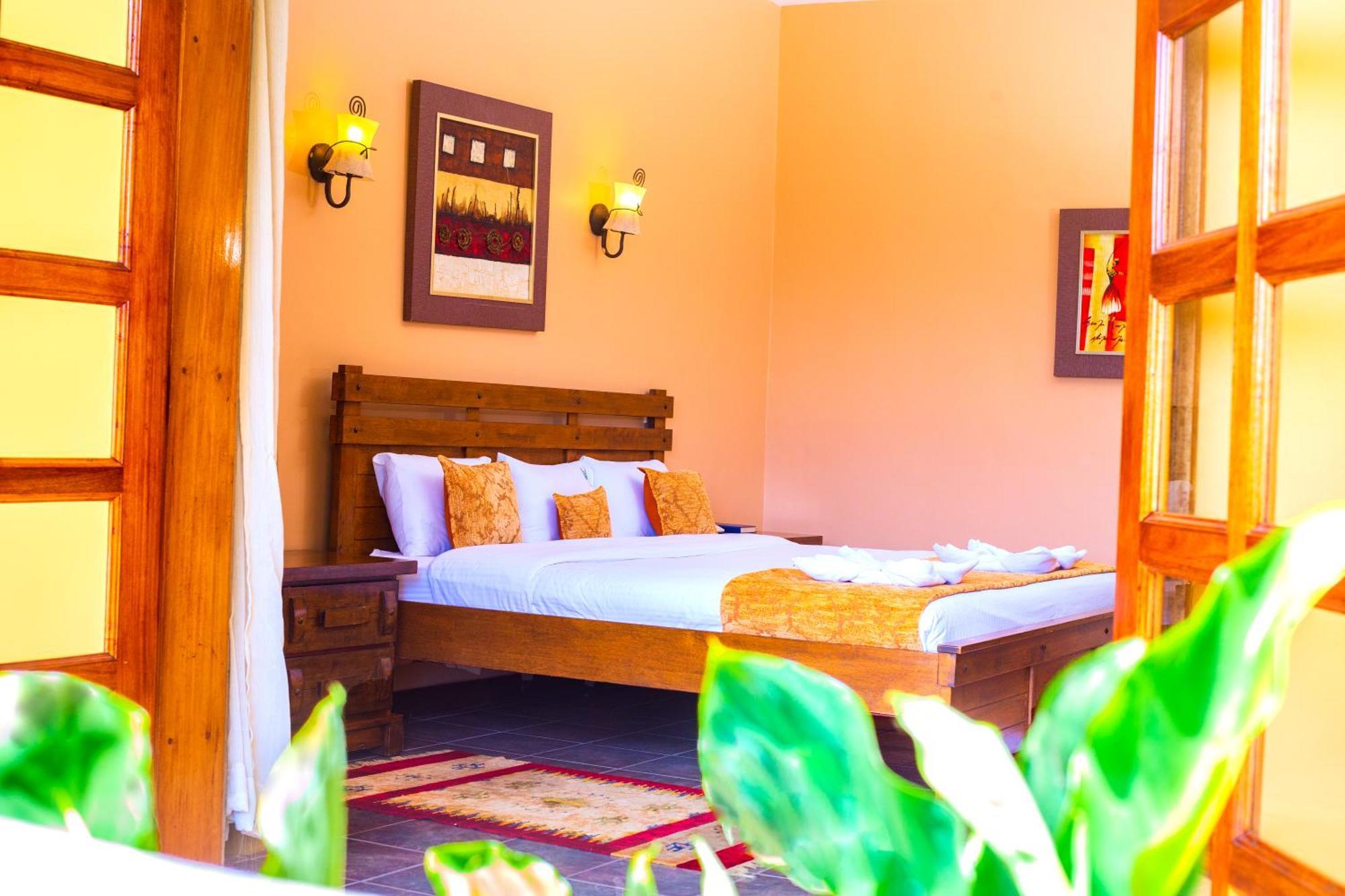 Mountains Of The Moon Hotel Fort Portal ภายนอก รูปภาพ