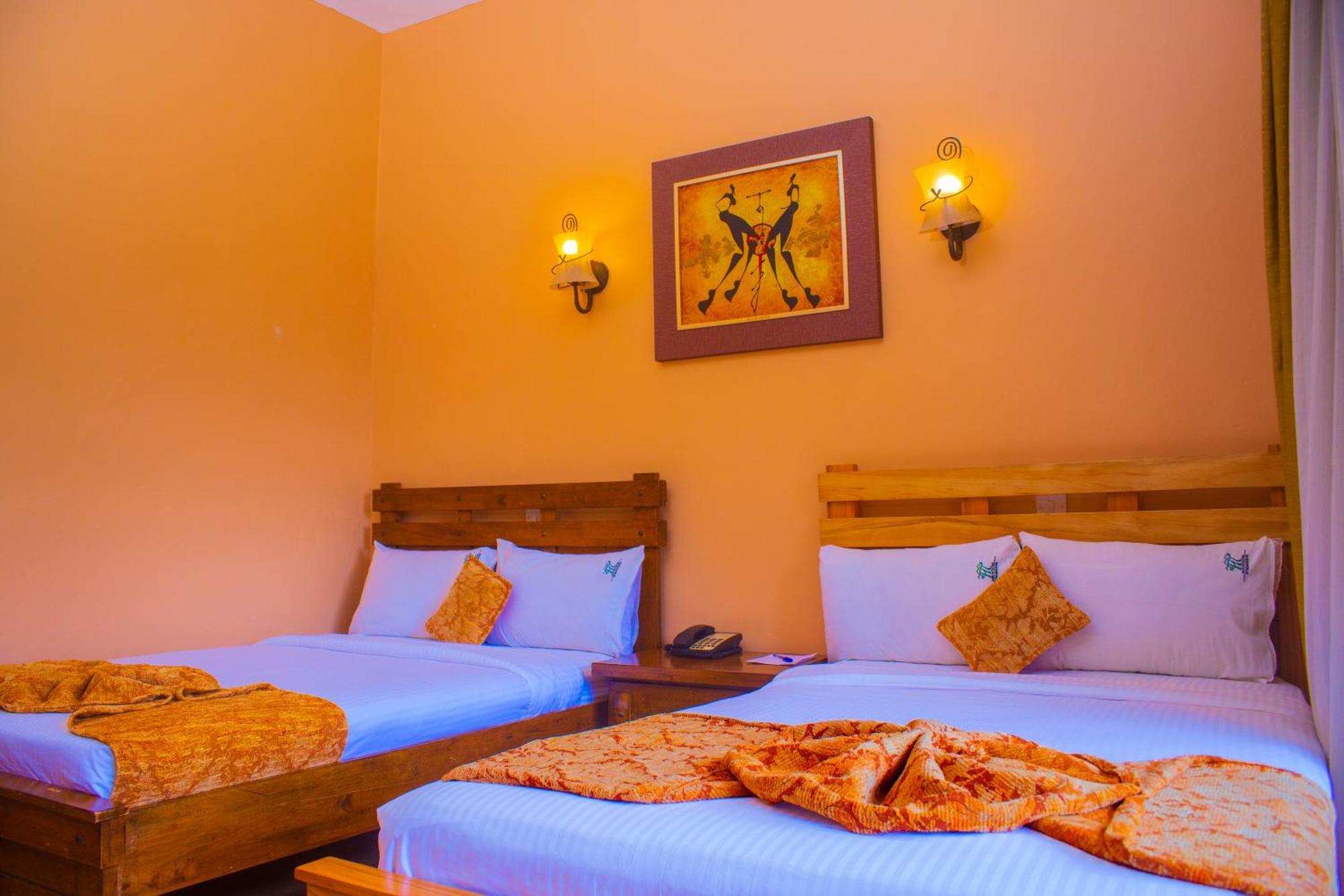 Mountains Of The Moon Hotel Fort Portal ภายนอก รูปภาพ