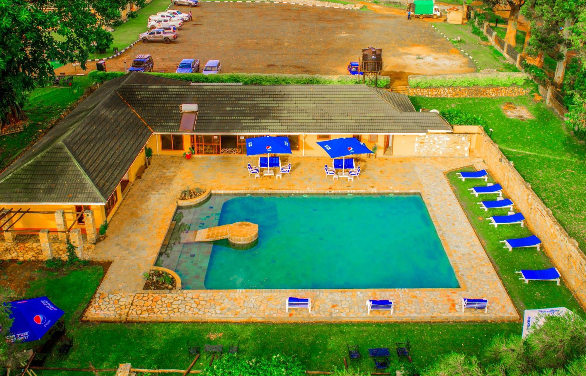 Mountains Of The Moon Hotel Fort Portal ภายนอก รูปภาพ