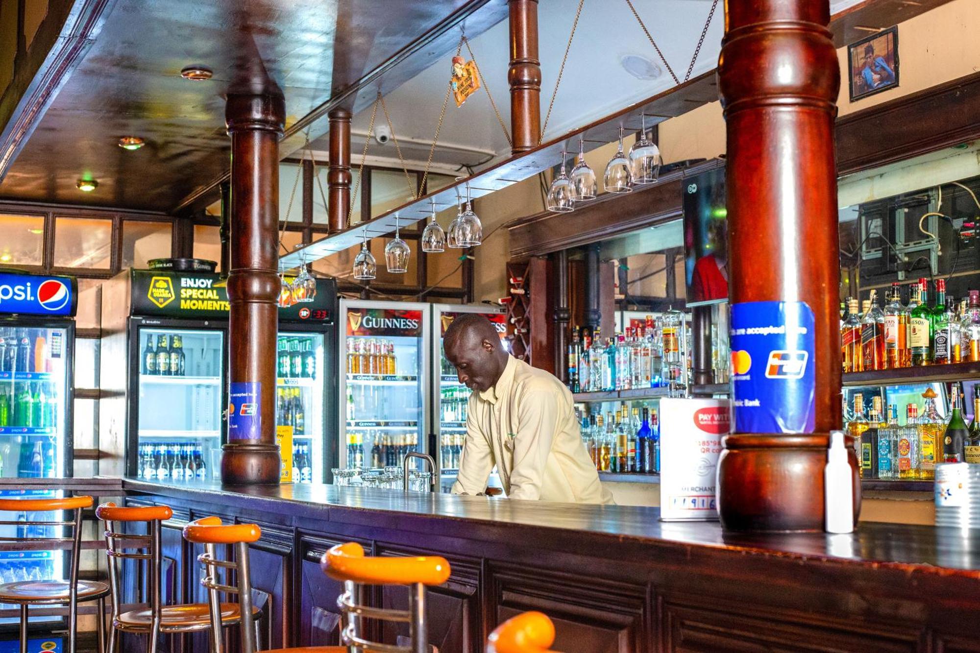 Mountains Of The Moon Hotel Fort Portal ภายนอก รูปภาพ