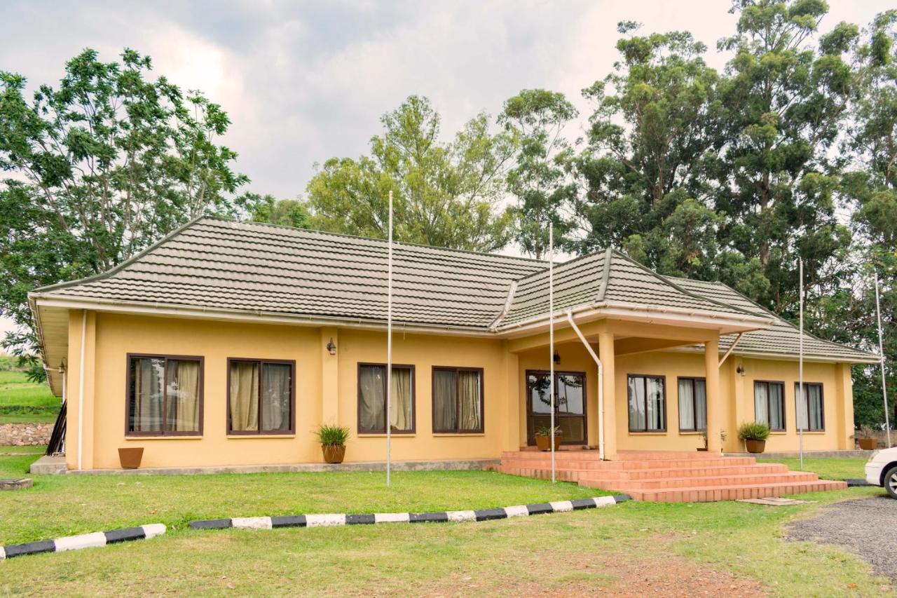 Mountains Of The Moon Hotel Fort Portal ภายนอก รูปภาพ