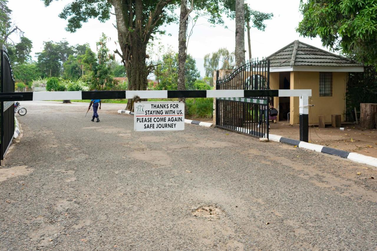 Mountains Of The Moon Hotel Fort Portal ภายนอก รูปภาพ