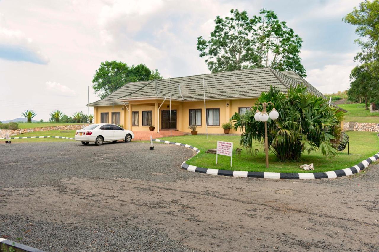 Mountains Of The Moon Hotel Fort Portal ภายนอก รูปภาพ