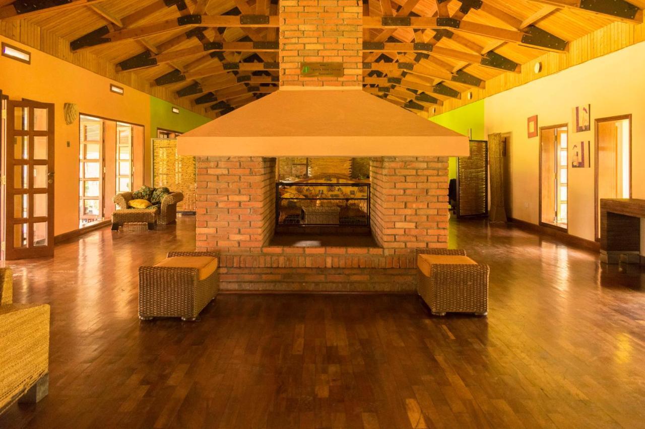 Mountains Of The Moon Hotel Fort Portal ภายนอก รูปภาพ