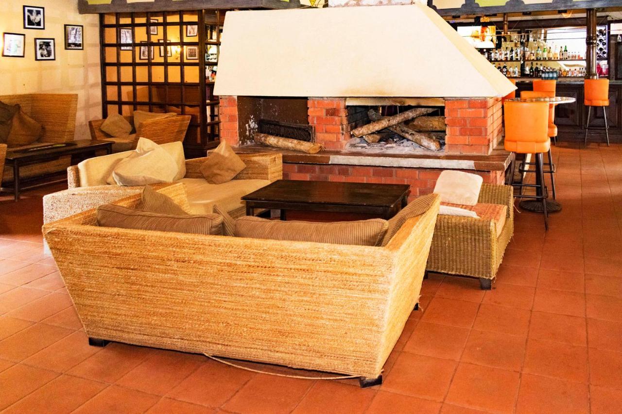 Mountains Of The Moon Hotel Fort Portal ภายนอก รูปภาพ