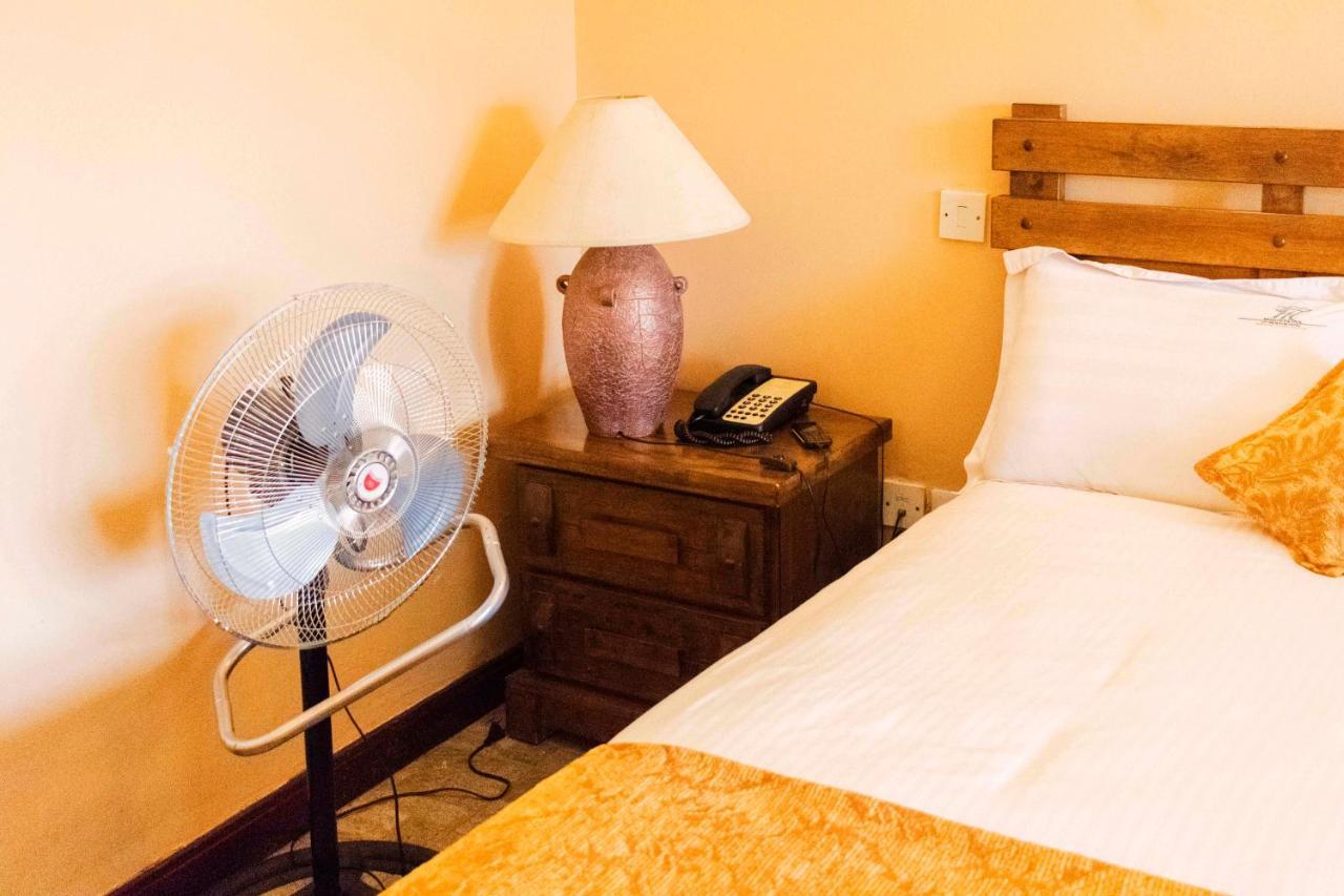 Mountains Of The Moon Hotel Fort Portal ภายนอก รูปภาพ