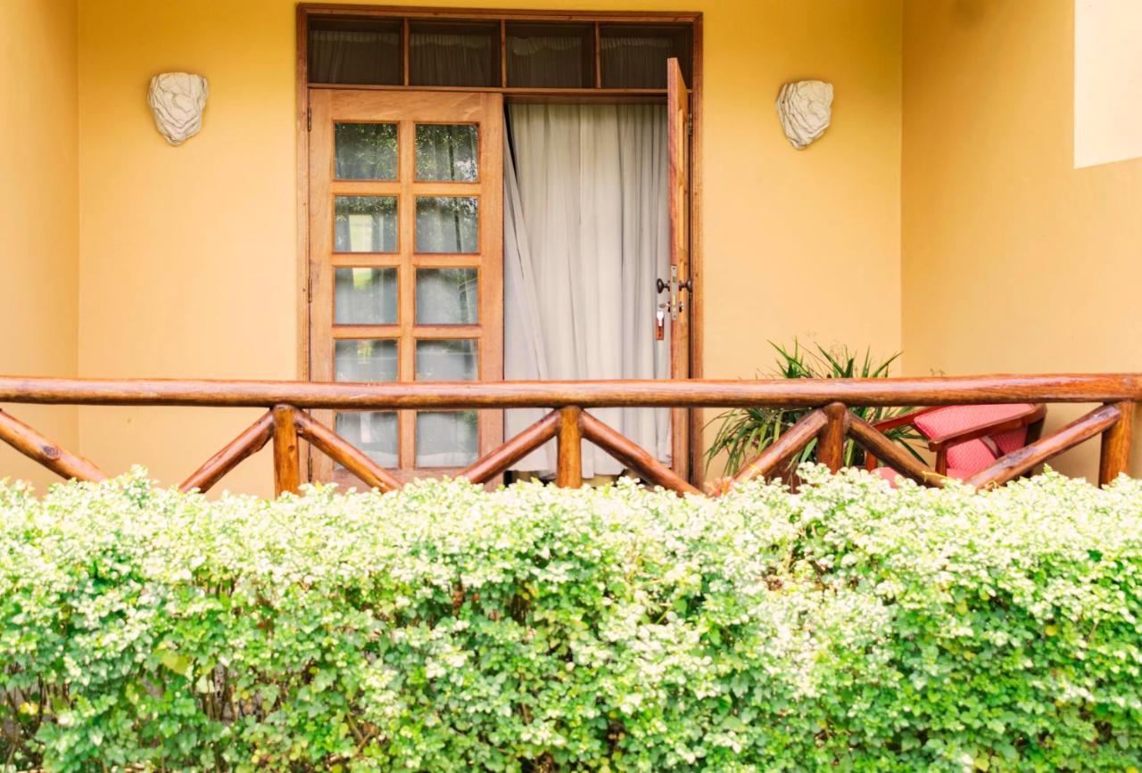 Mountains Of The Moon Hotel Fort Portal ภายนอก รูปภาพ