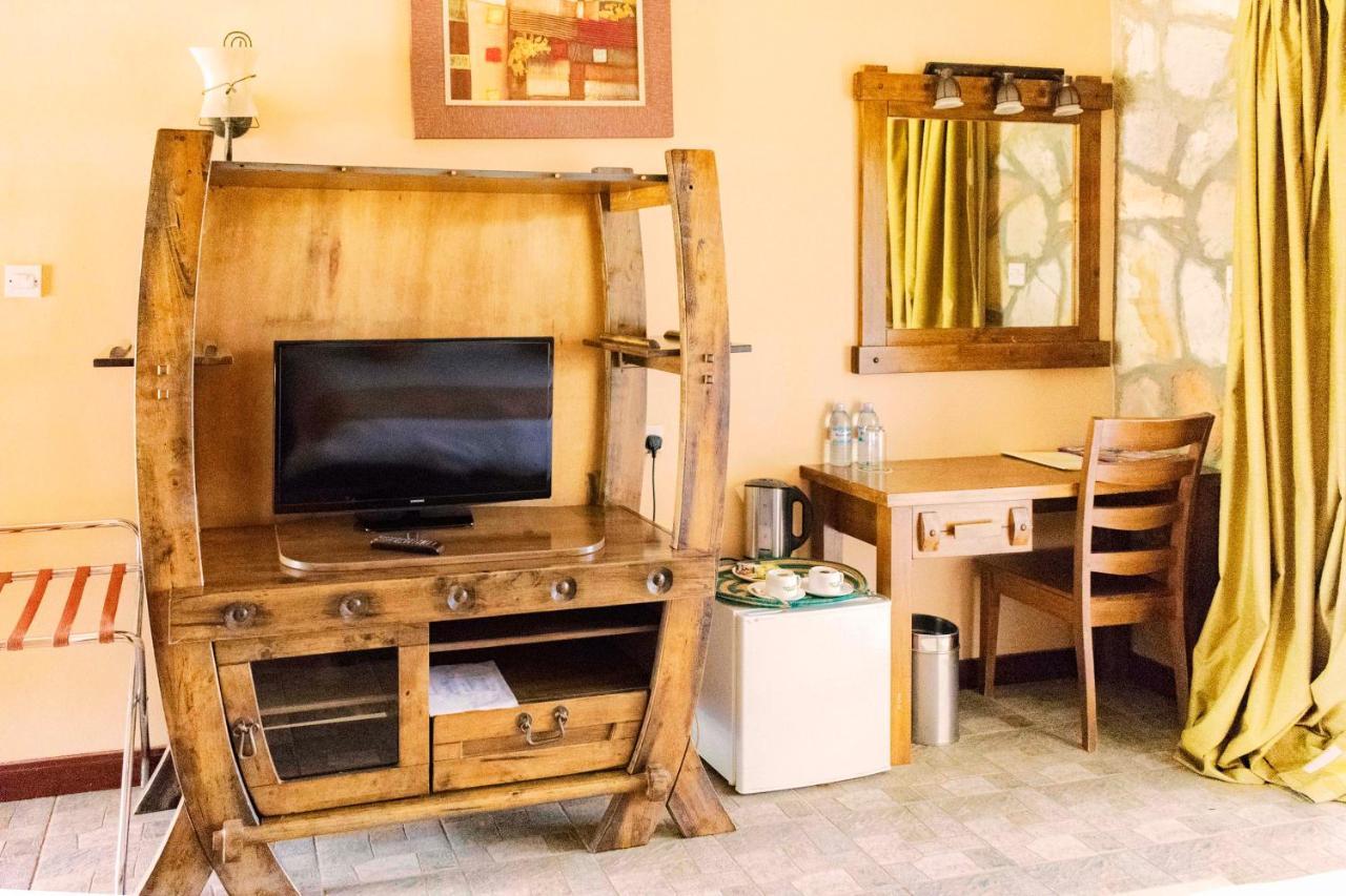 Mountains Of The Moon Hotel Fort Portal ภายนอก รูปภาพ