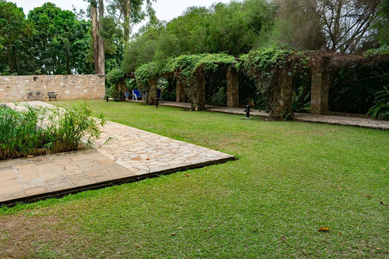 Mountains Of The Moon Hotel Fort Portal ภายนอก รูปภาพ